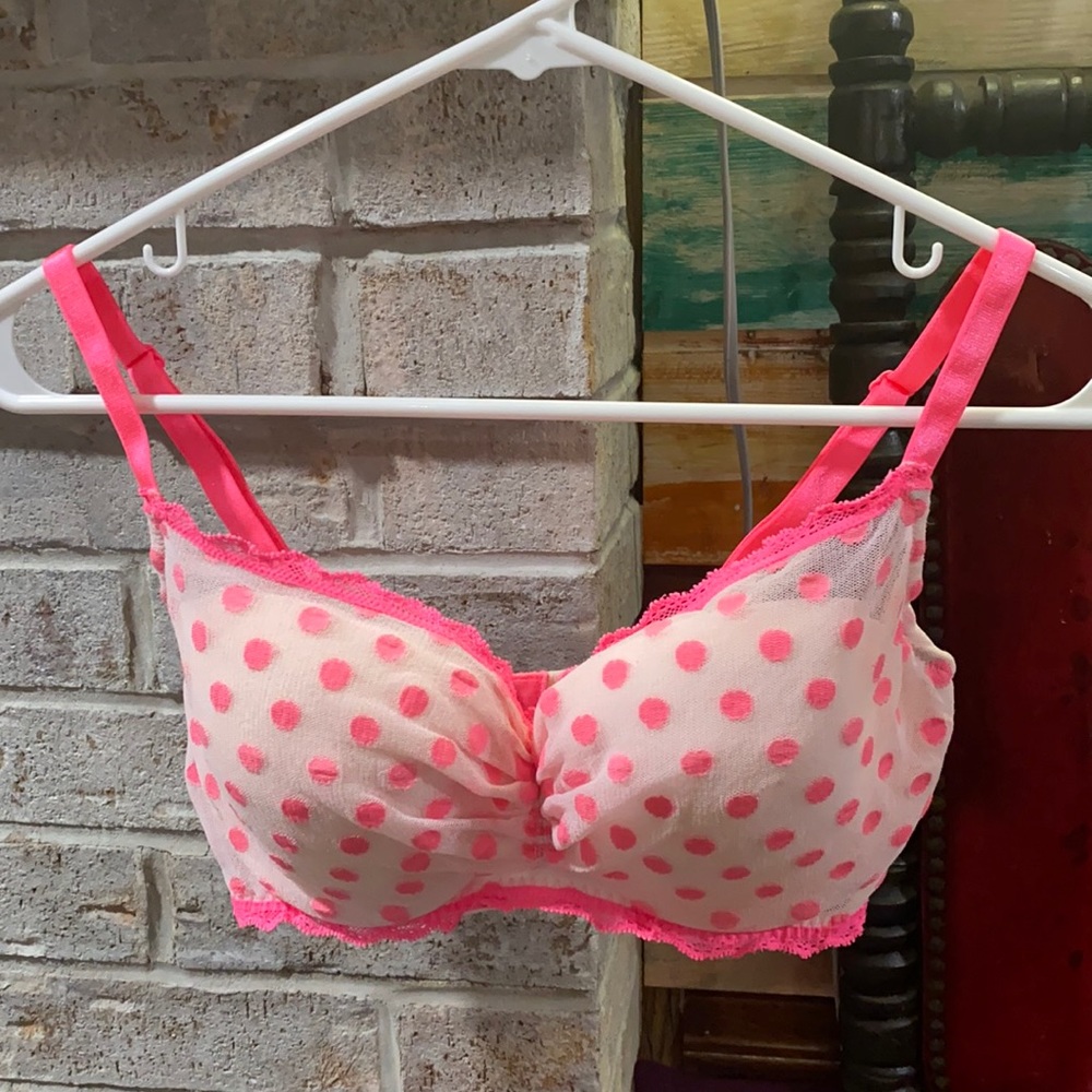 NWOT VS pink and white bra